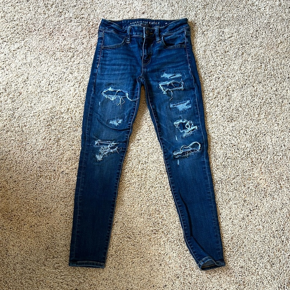 American Eagle Size 2 Ripped Skinny Jeans